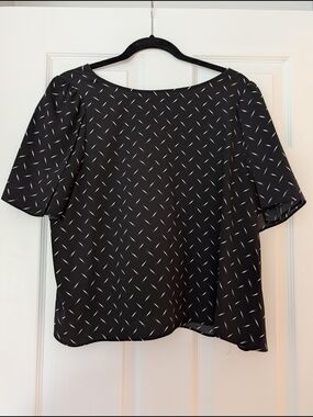 Kensie Black Short-Sleeve Patterned Blouse With Bow At Th Back